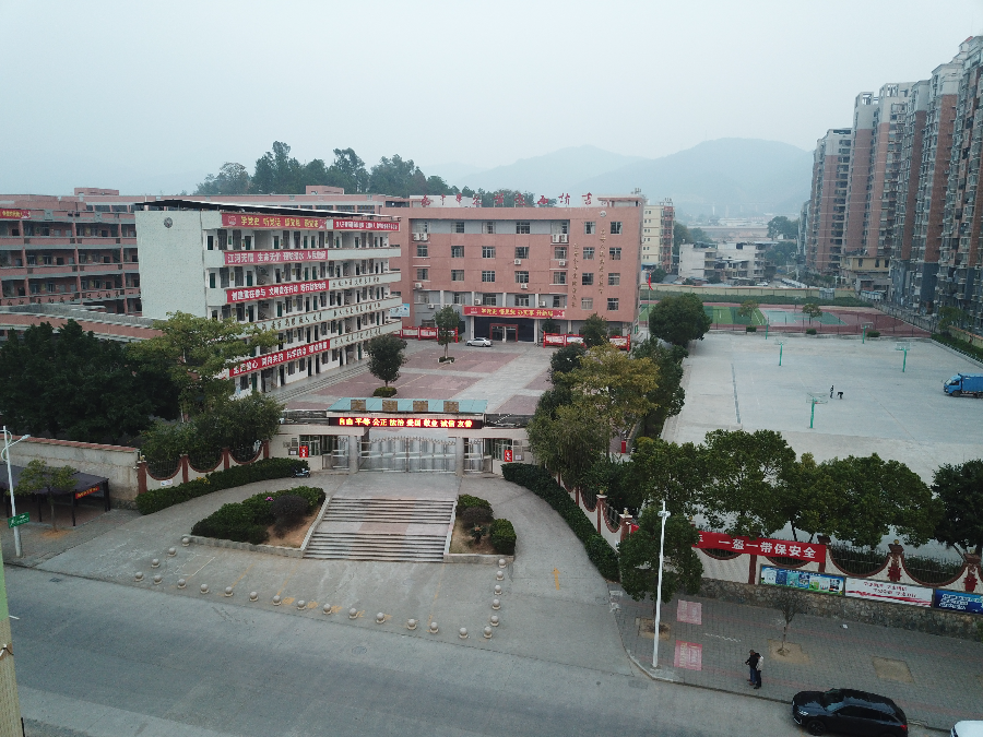 龍湖學校.jpg