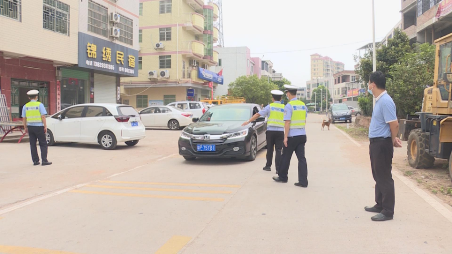 我縣開展國慶節前道路安全整治行動1.jpg